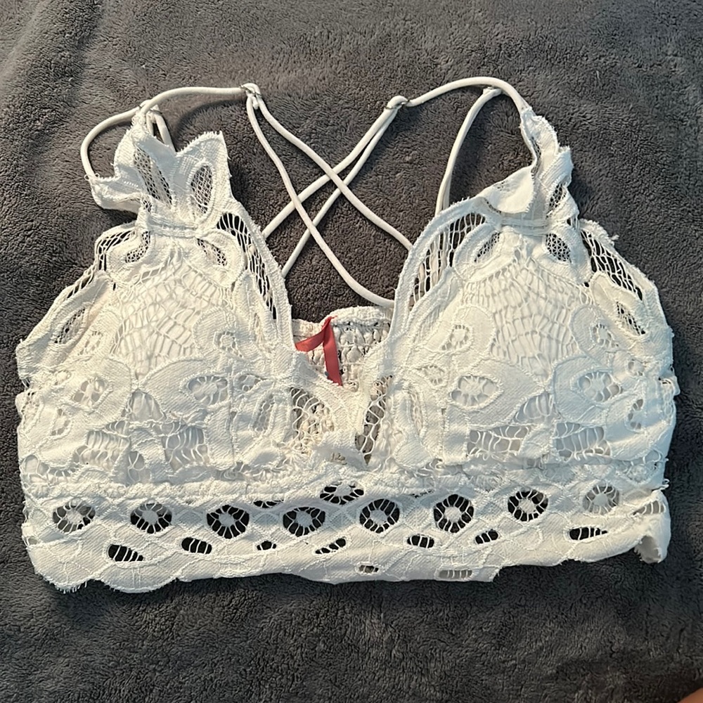 White bralette that can be worn as a top